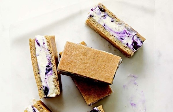 Lemon ice cream sandwiches with blueberry swirl