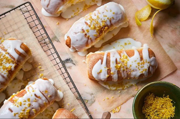 Lemon iced buns