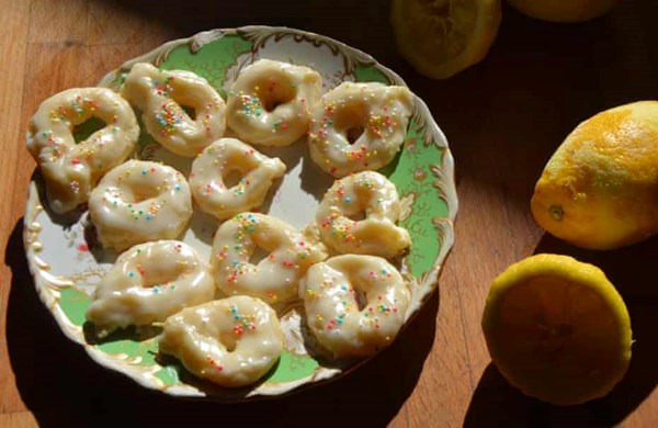  Lemon knot biscuits