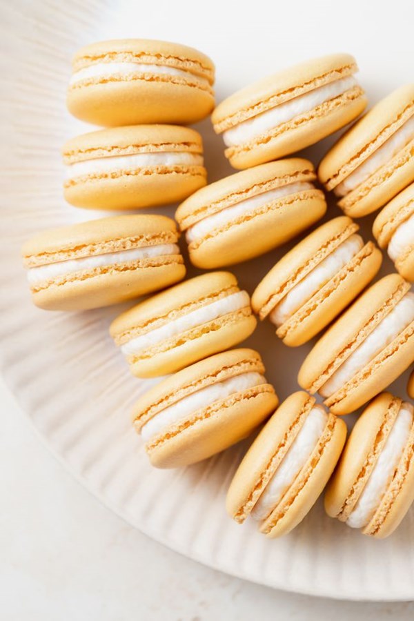 Lemon macarons