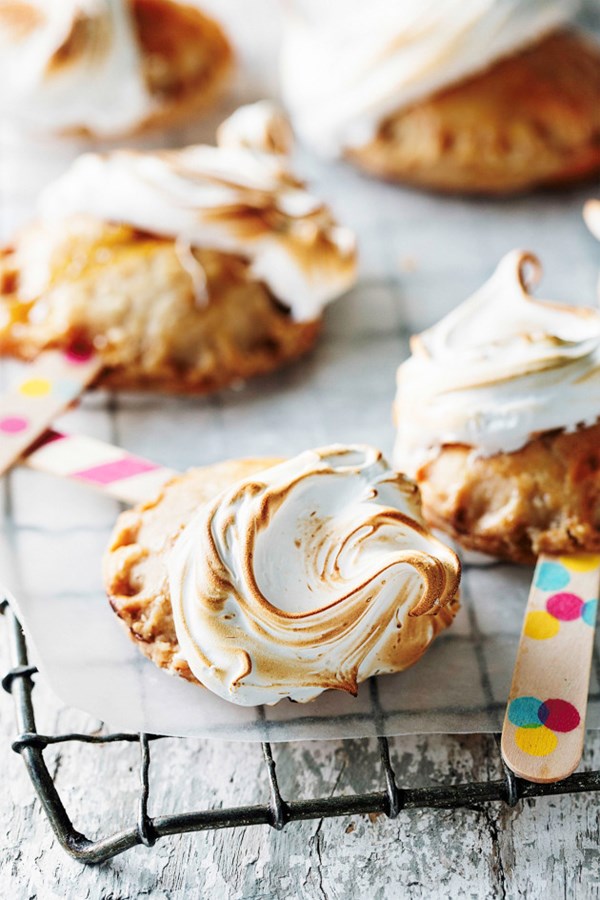 Lemon marshmallow pie pops