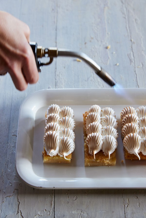 Lemon meringue pie bars
