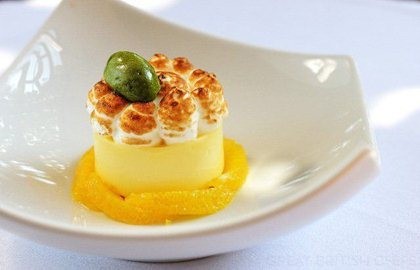 Lemon meringue pie with poached oranges and basil