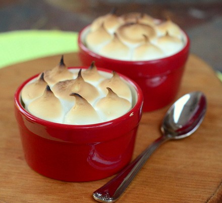 Lemon meringue pudding cakes