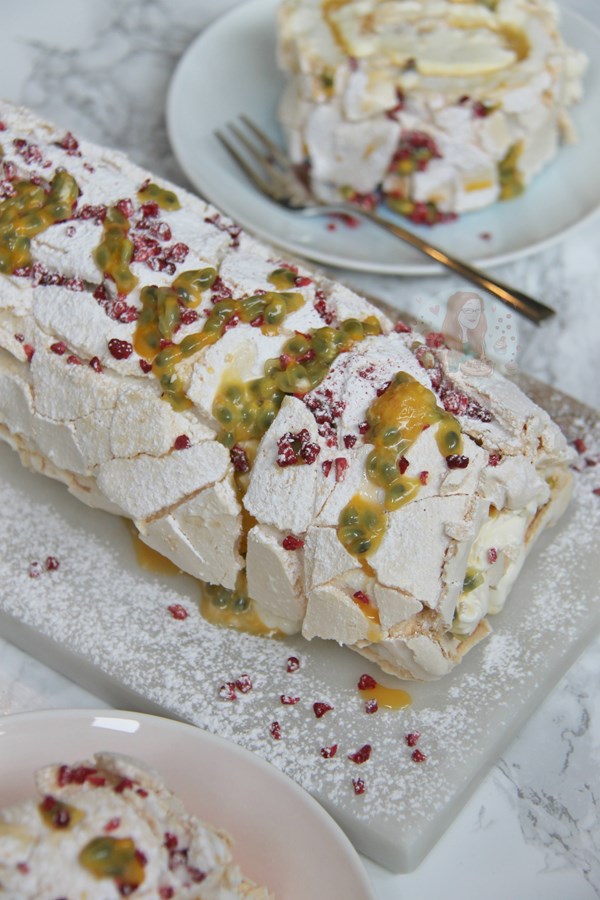 Lemon meringue roulade