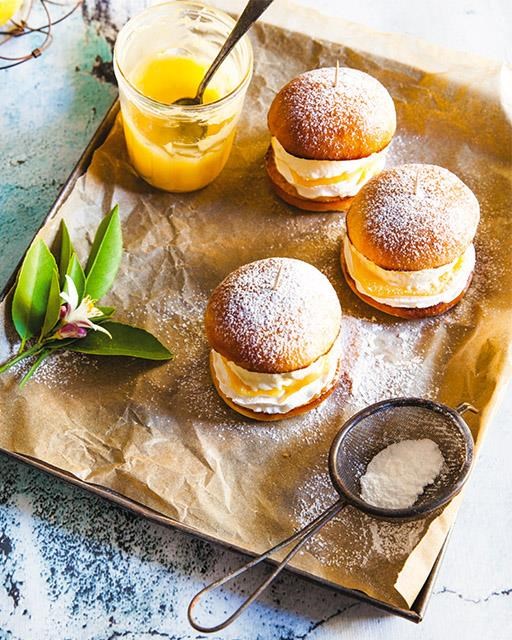 Lemon meringue slider