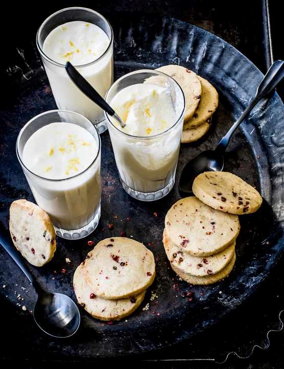 Lemon mousse with lemon and pink pepper shortbread