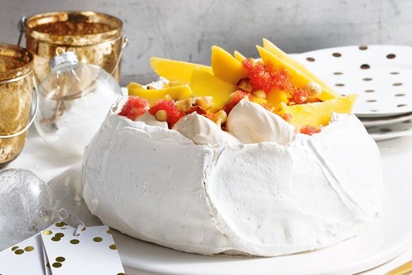 Lemon myrtle Pavlova