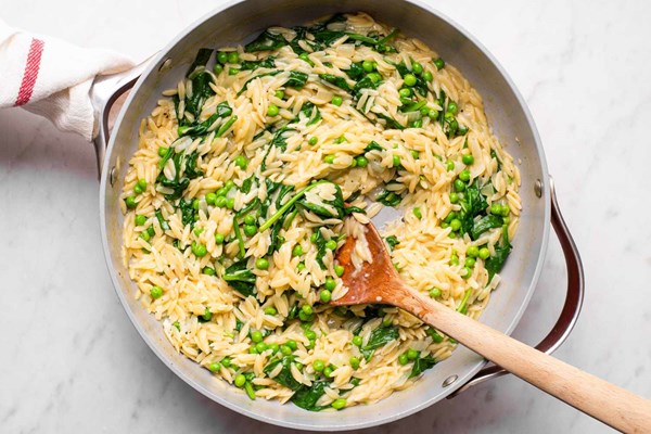 Lemon orzotto with spinach and peas