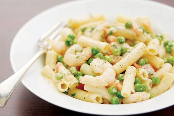 Lemon pasta with peas and prawns