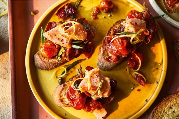 Lemon, pepper & tomato toasts with hot smoked salmon 