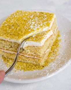 Lemon-pistachio cake