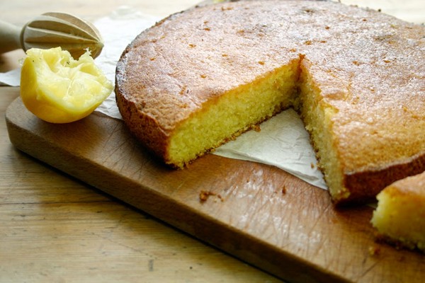 Lemon, polenta and almond Passover cake