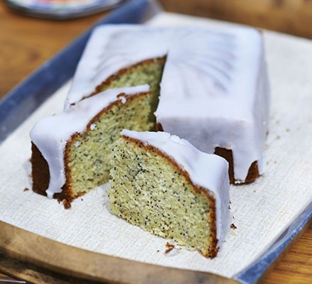 Lemon poppyseed cake