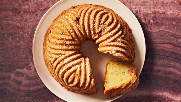 Lemon-rhubarb olive-oil cake