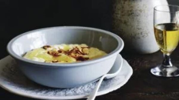 Lemon rice pudding with gin syrup