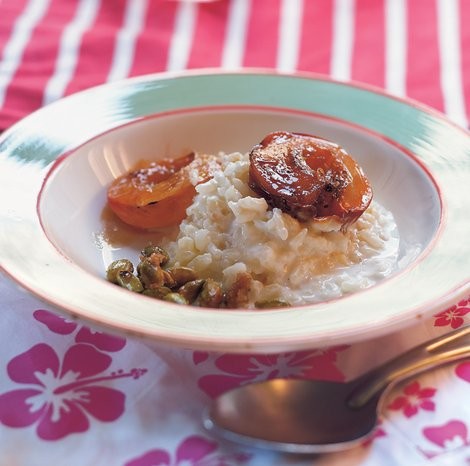 Lemon rice pudding with roasted peaches