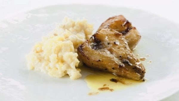 Lemon rice pudding with spiced pears