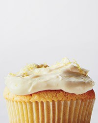 Lemon-ricotta cupcakes with fluffy lemon frosting