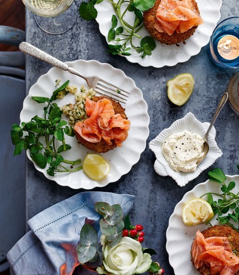 Lemon risotto cakes with smoked salmon and horseradish cream