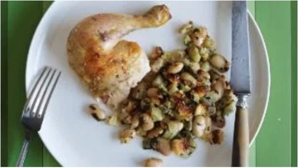 Lemon-roasted chicken with butter bean and fennel gratin (Pollo al limone, fagioli di spagna e finocchio)