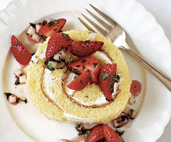Lemon roulade with strawberry-mint salsa