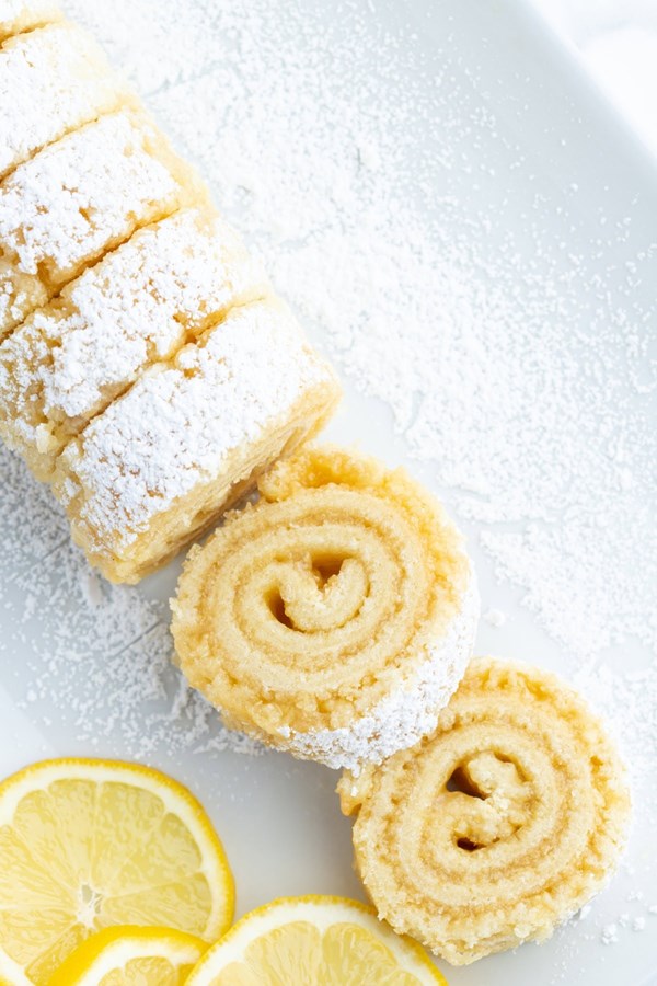 Lemon Swiss roll