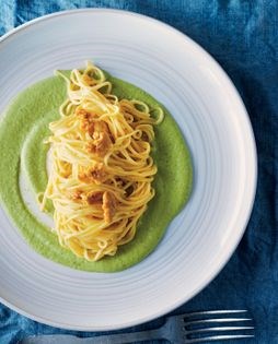 Lemon taglierini with sea urchin and artichoke cream (Taglierini al limone con polpa di ricci e crema di carciofi)