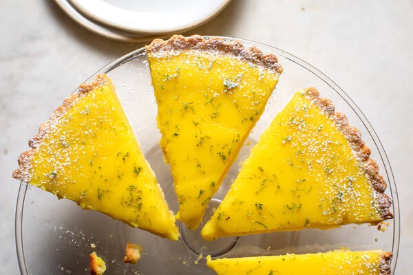 Lemon tart with a touch of lime