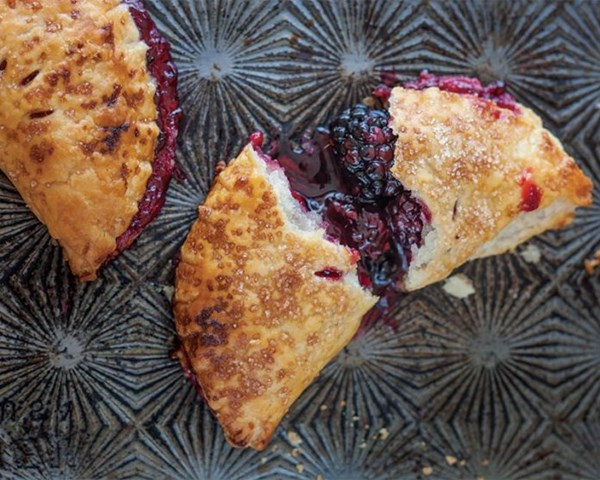 Lemon thyme and blackberry hand pie filling