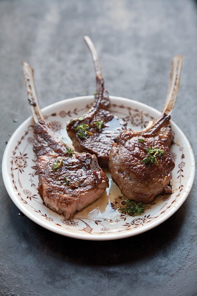 Lemon-thyme lamb chops (L’agneau grillé au thym) 