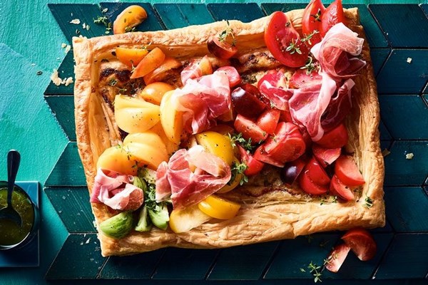 Lemon thyme, mascarpone, prosciutto and tomato