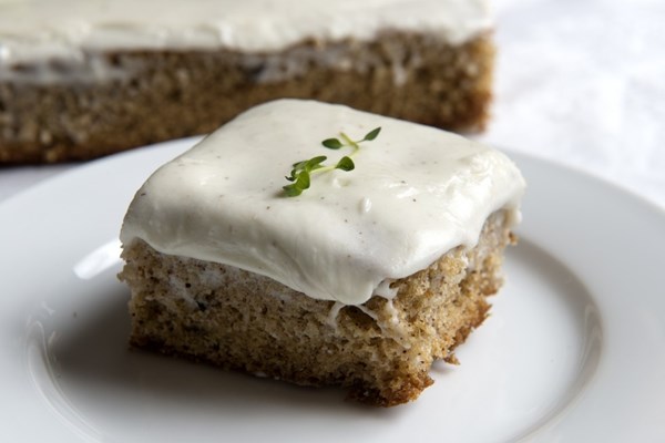 Lemon thyme spice cake