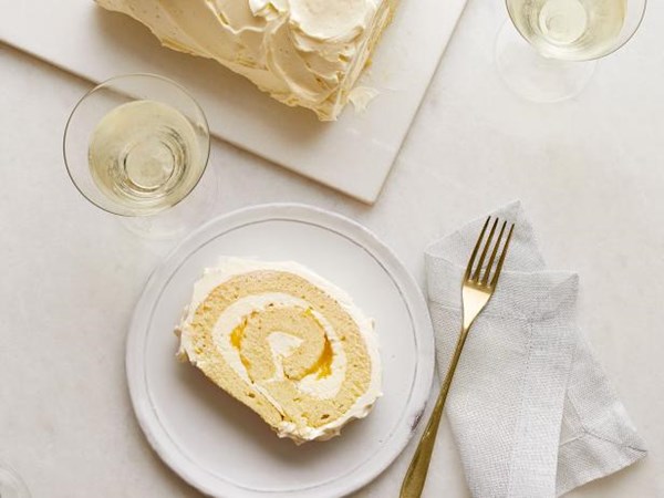 Lemon-vanilla cake roll
