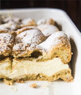 Lemon-vanilla karpatka with crunchy topping (Karpatka z cytrynowo-waniliowym kremen i chrupiącą skorupką)