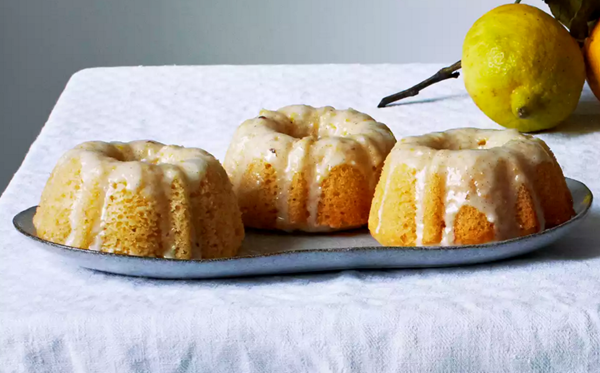 Lemon yoghurt spelt cakes