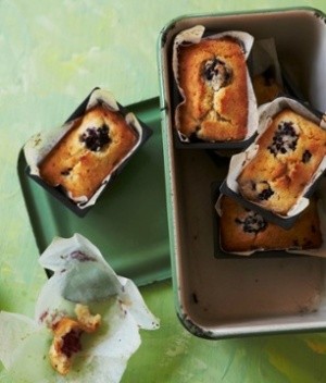 Lemongrass and blackberry teacakes