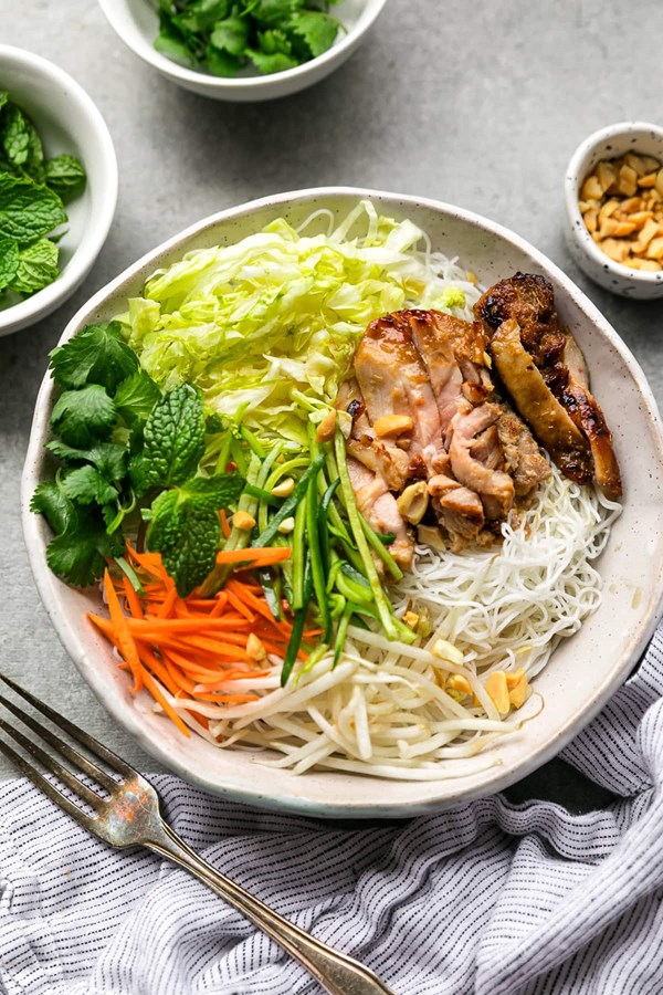 Lemongrass chicken noodle bowls