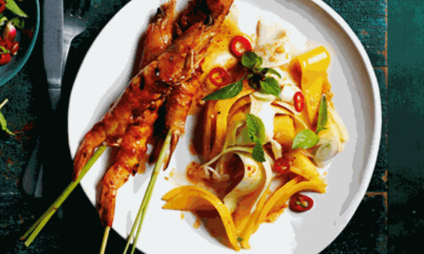 Lemongrass prawns with gỏi xoài