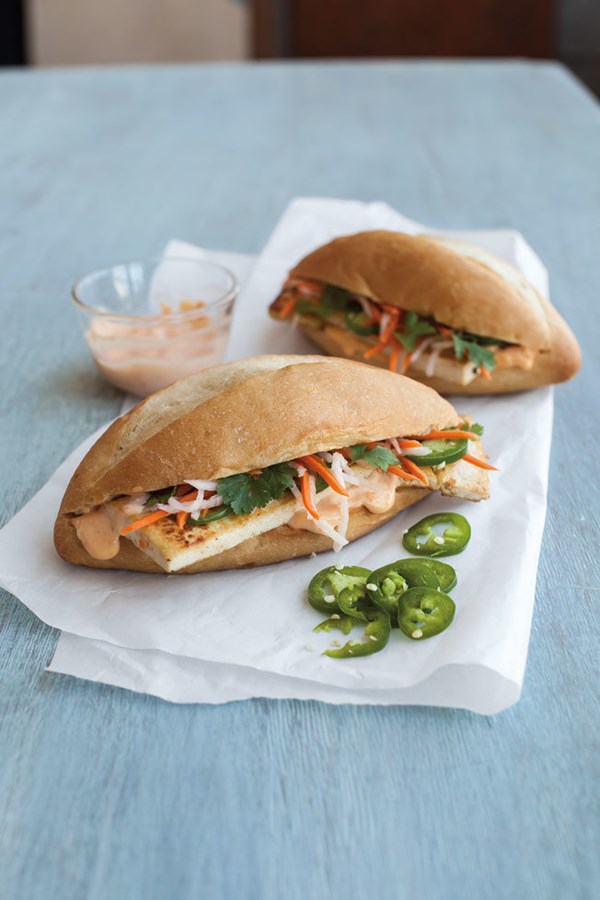 Lemongrass tofu bánh mì 