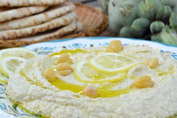 Lemony artichoke hummus