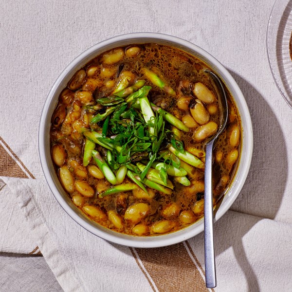 Lemony brothy beans with asparagus 