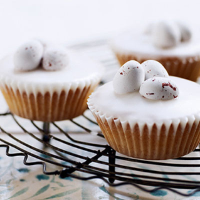 Lemony Easter cup cakes