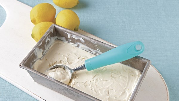 Lemony frozen yogurt with mascarpone and maple