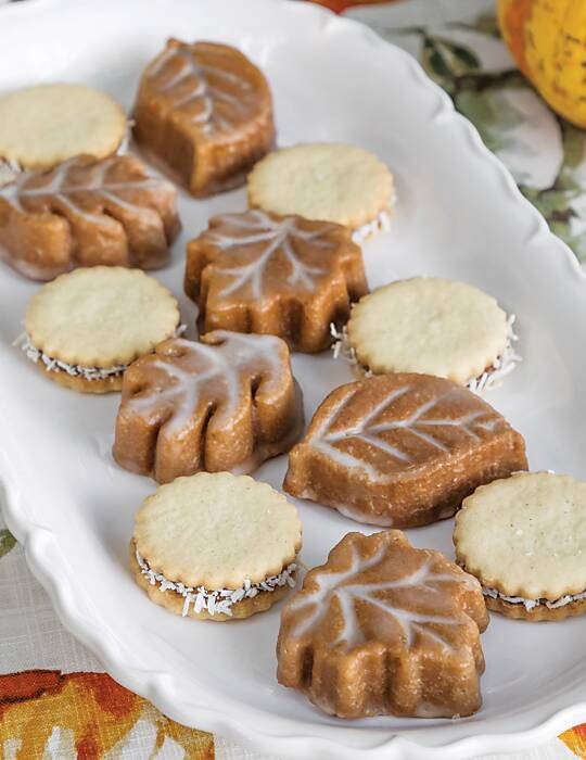 Lemony gingerbread cakelet leaves