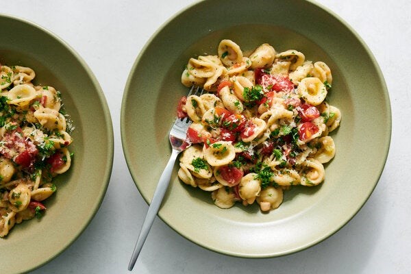 Lemony pasta with braised white beans