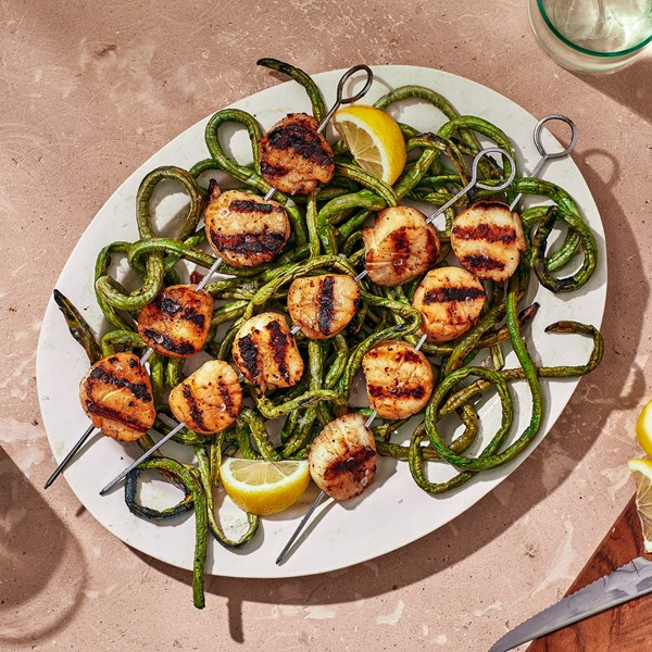 Lemony scallops and blistered long beans 