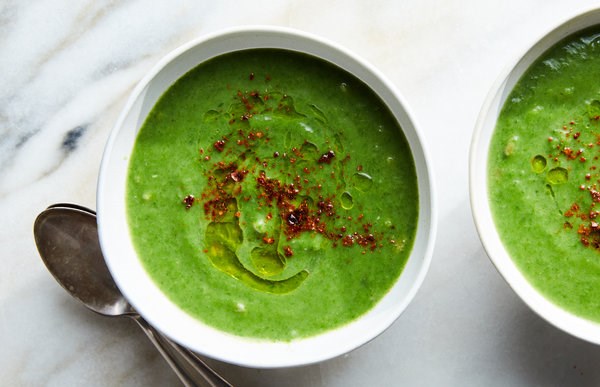Lemony spinach soup with farro