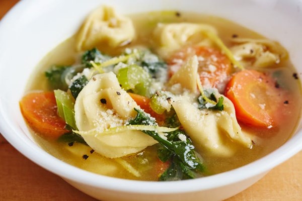 Lemony tortellini spinach soup