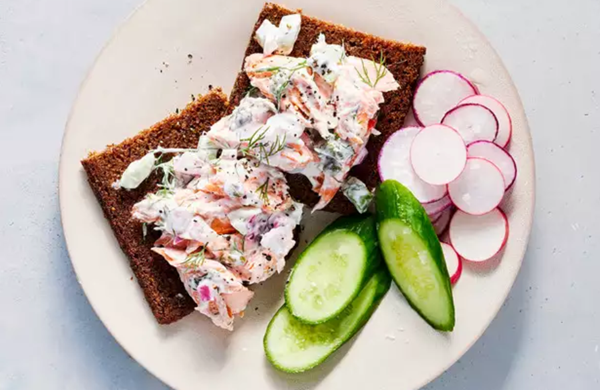 Lemony-yogurt salmon tartine with dill